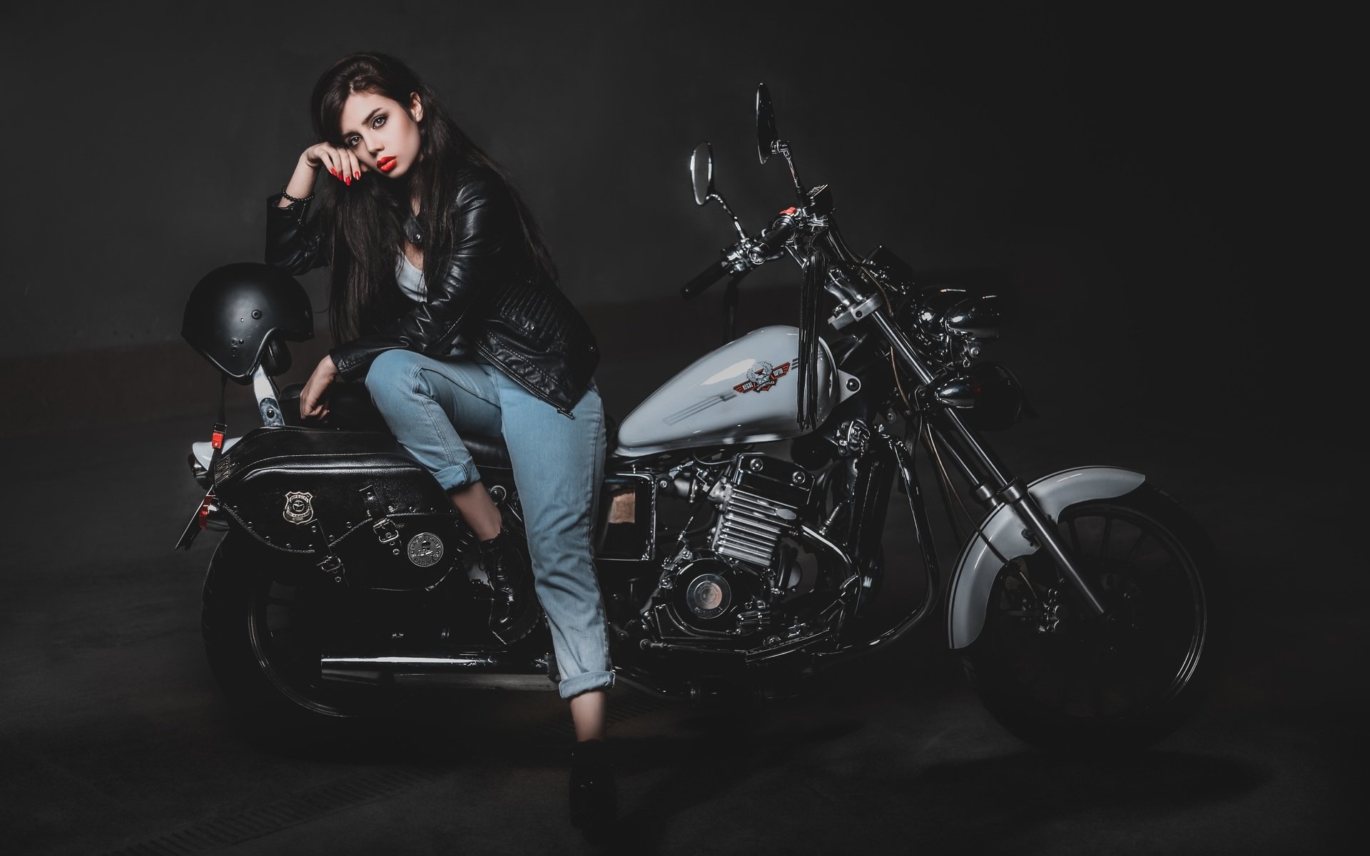 Biker girls: style and drive brings the glow — live moments in Dhaka