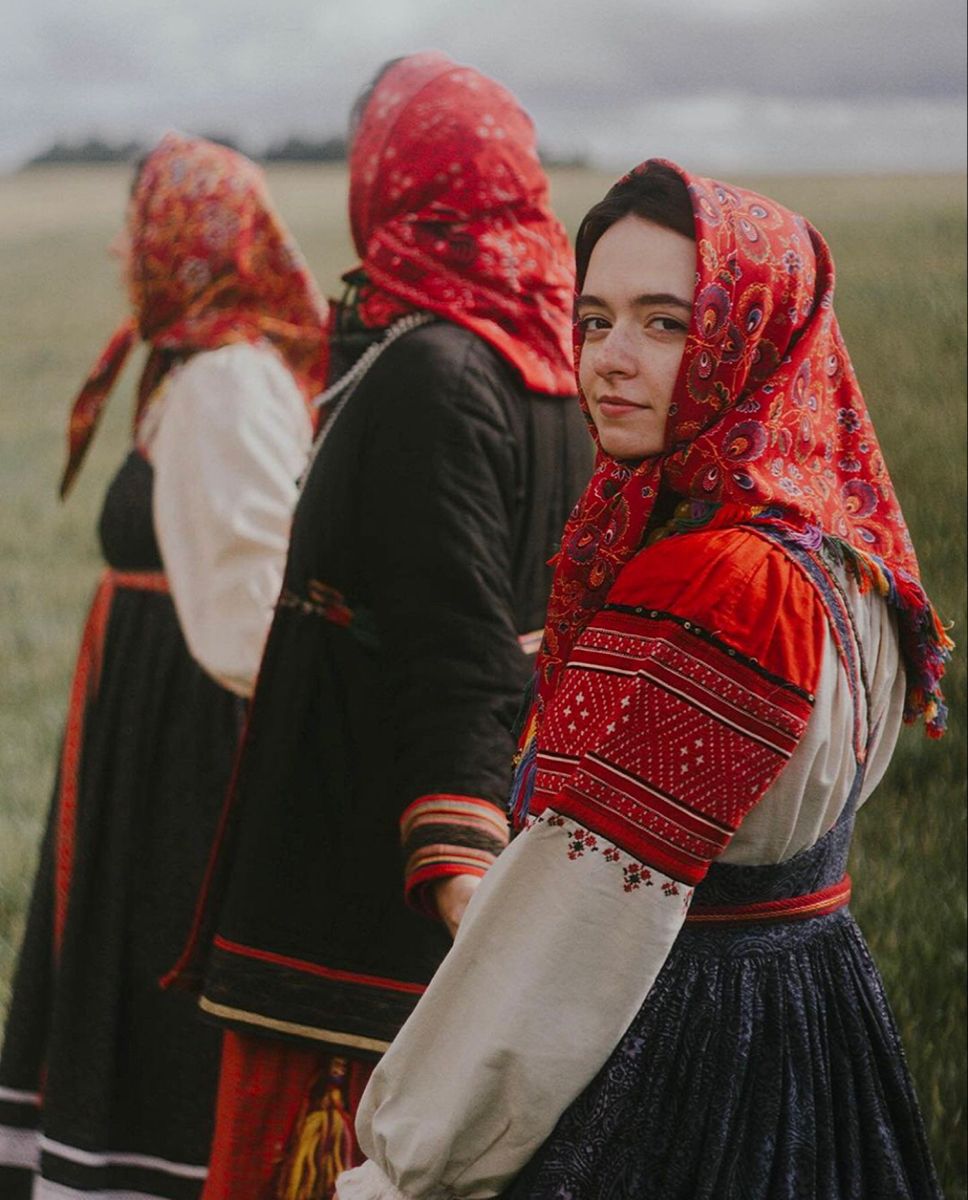 Women in Slavic costumes’s look of the day — catch her live in Dhaka