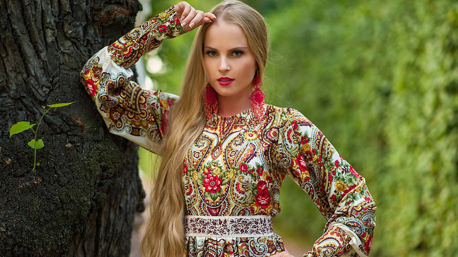 Girls in Slavic costumes in her underwear in Dhaka