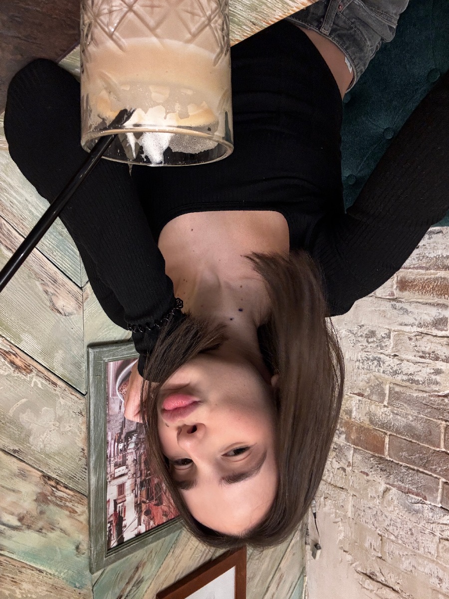 Fresh photos, fresh mood — Tina online in Dhaka